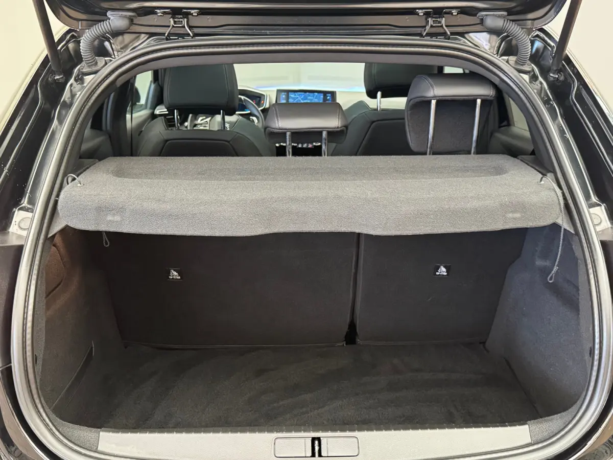 1.2 PureTech GT Pack Panoramadak | Automaat | Camera | 17 LMV | Clima | Leder/Alcantara | 3D Dashboard | Carplay | Bluetooth | LED  | Achteruitrijcamera | Apple Carplay/Android Auto|telefoon