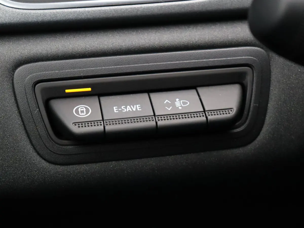 E-Tech full hybrid 145pk techno | Adaptieve cruise control | Navigatie | Achteruitrijcamera | Lichtmetalen velgen |