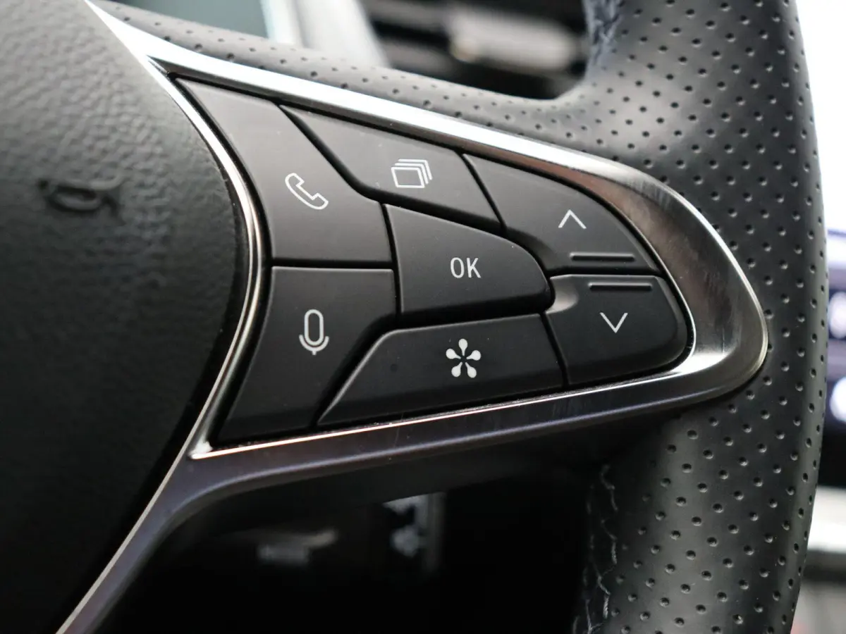 E-Tech full hybrid 145pk techno | Adaptieve cruise control | Navigatie | Achteruitrijcamera | Lichtmetalen velgen |