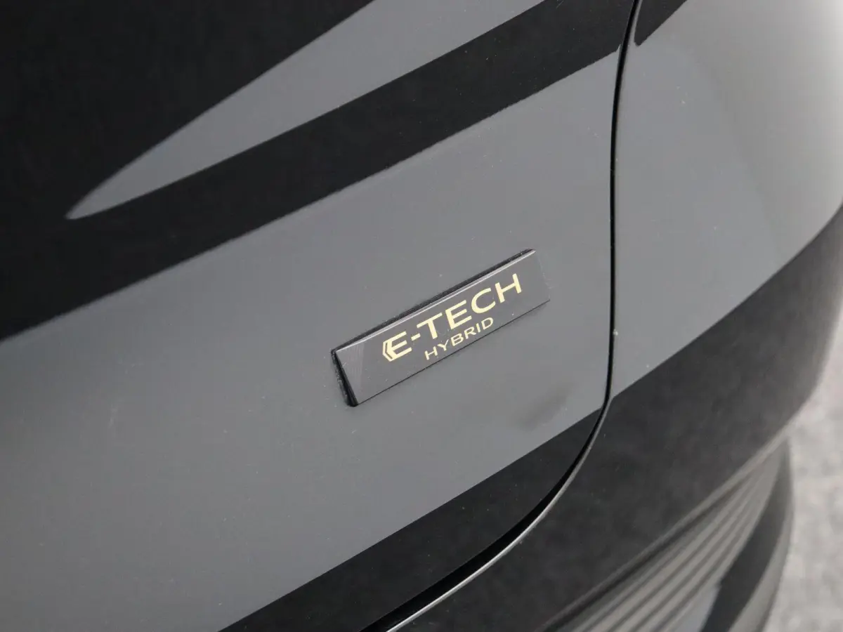 E-Tech full hybrid 145pk techno | Adaptieve cruise control | Navigatie | Achteruitrijcamera | Lichtmetalen velgen |