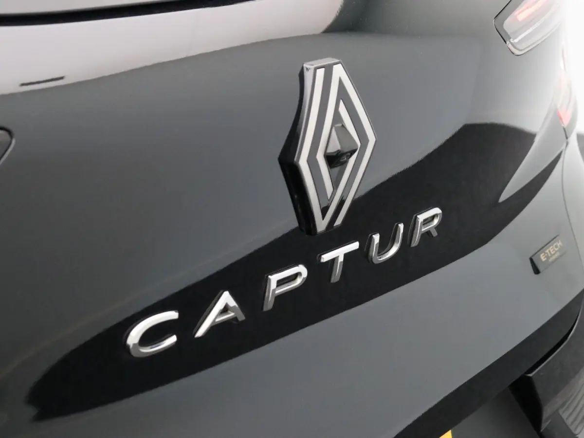 E-Tech full hybrid 145pk techno | Adaptieve cruise control | Navigatie | Achteruitrijcamera | Lichtmetalen velgen |