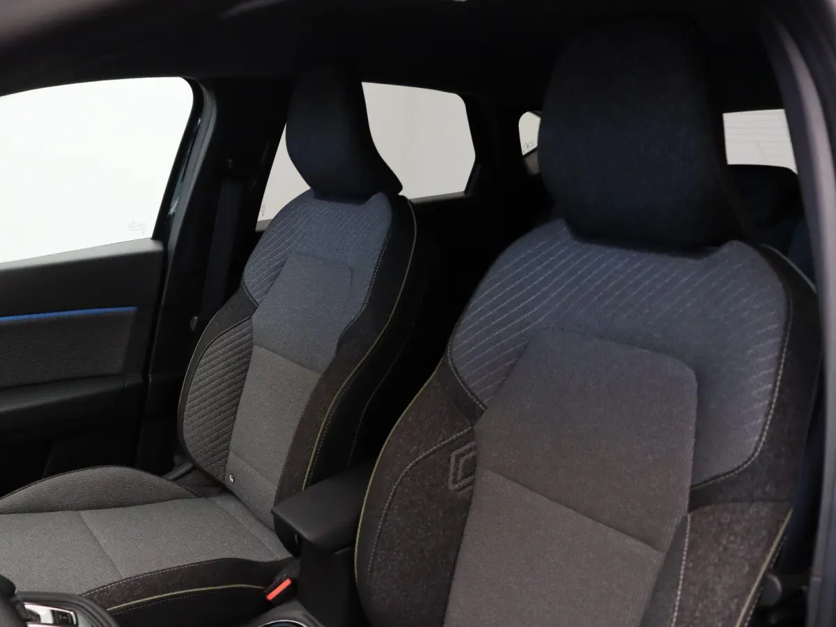 E-Tech full hybrid 145pk techno | Adaptieve cruise control | Navigatie | Achteruitrijcamera | Lichtmetalen velgen |