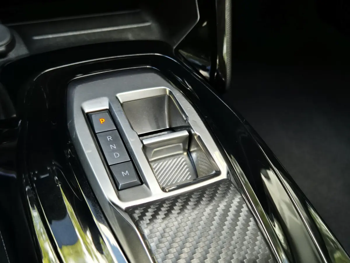 1.2 PureTech Allure Pack AUTOMAAT | Climate Control | Cruise Control | Navigatie | Licht metalen velgen | Parkeercamera