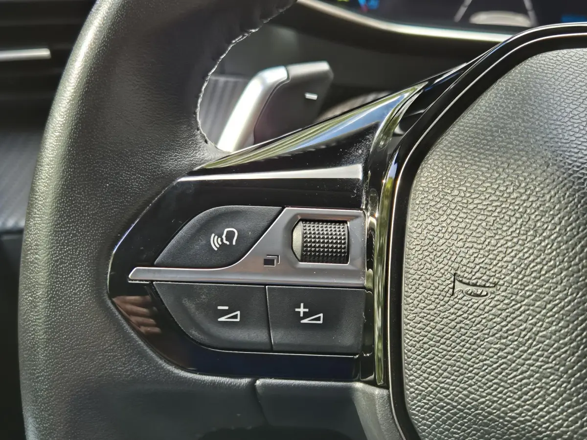 1.2 PureTech Allure Pack AUTOMAAT | Climate Control | Cruise Control | Navigatie | Licht metalen velgen | Parkeercamera