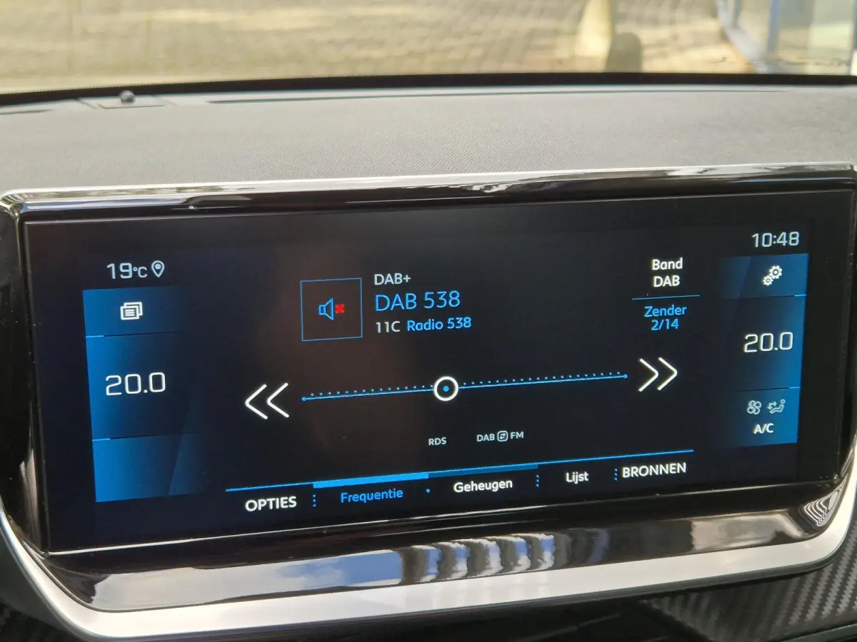 1.2 PureTech Allure Pack AUTOMAAT | Climate Control | Cruise Control | Navigatie | Licht metalen velgen | Parkeercamera
