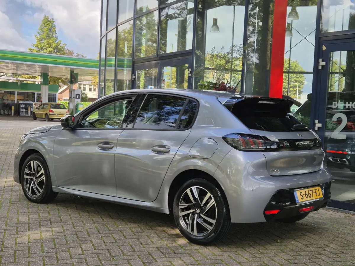 1.2 PureTech Allure Pack AUTOMAAT | Climate Control | Cruise Control | Navigatie | Licht metalen velgen | Parkeercamera