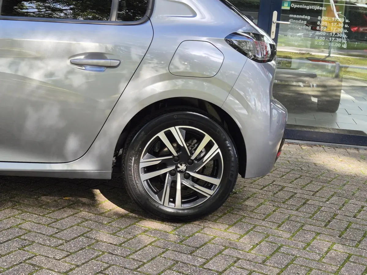 1.2 PureTech Allure Pack AUTOMAAT | Climate Control | Cruise Control | Navigatie | Licht metalen velgen | Parkeercamera