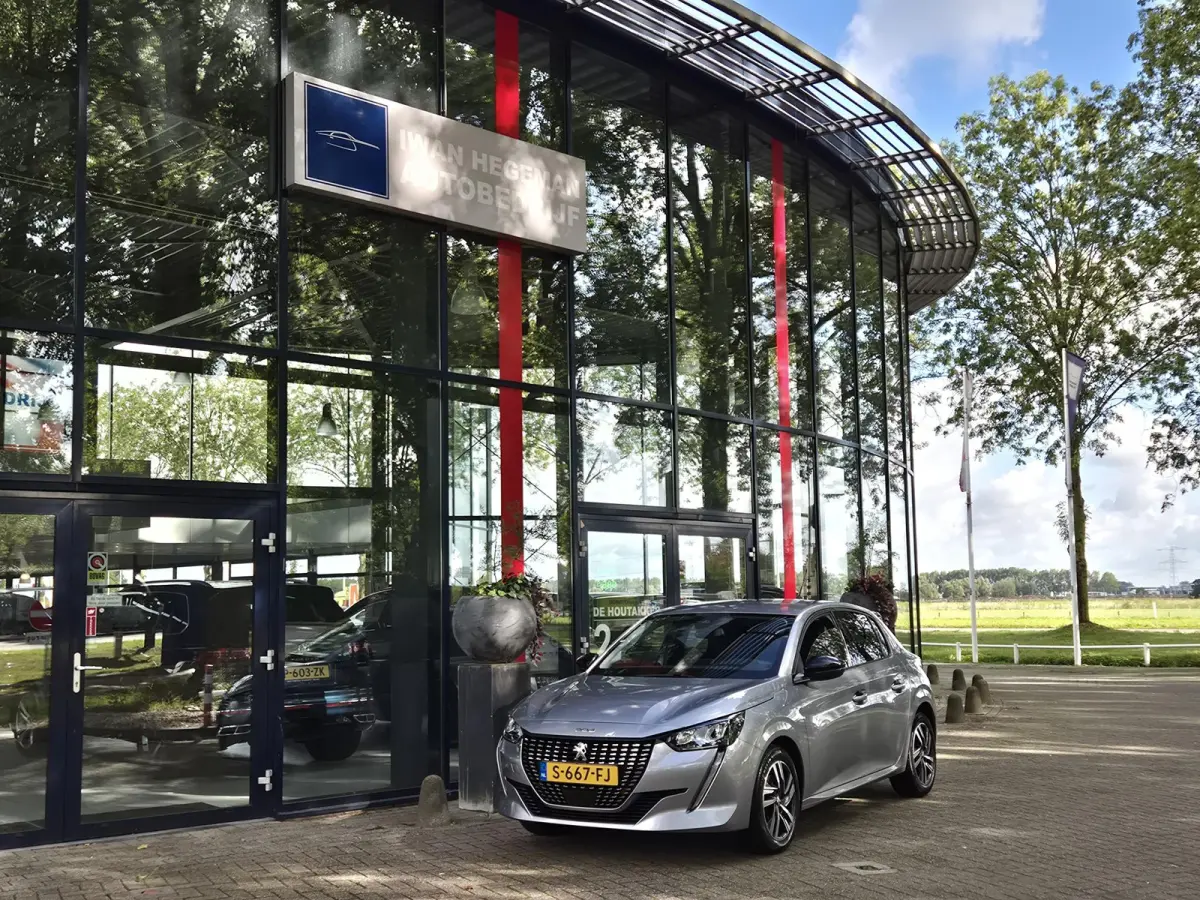 1.2 PureTech Allure Pack AUTOMAAT | Climate Control | Cruise Control | Navigatie | Licht metalen velgen | Parkeercamera