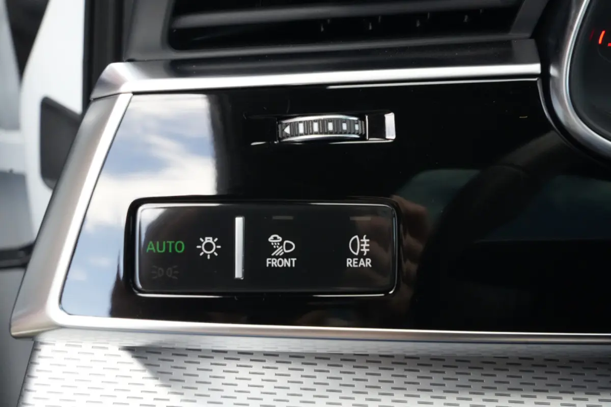 55 TFSI e Quattro Pro Line S | Facelift | 394pk | Pano | Trekhaak | HUD | 360° | Een bijzonder complete en luxe uitgevoerde Audi Q7 55 TFSI e quattro Pro Line S, uitgevoerd in wit metallic 
