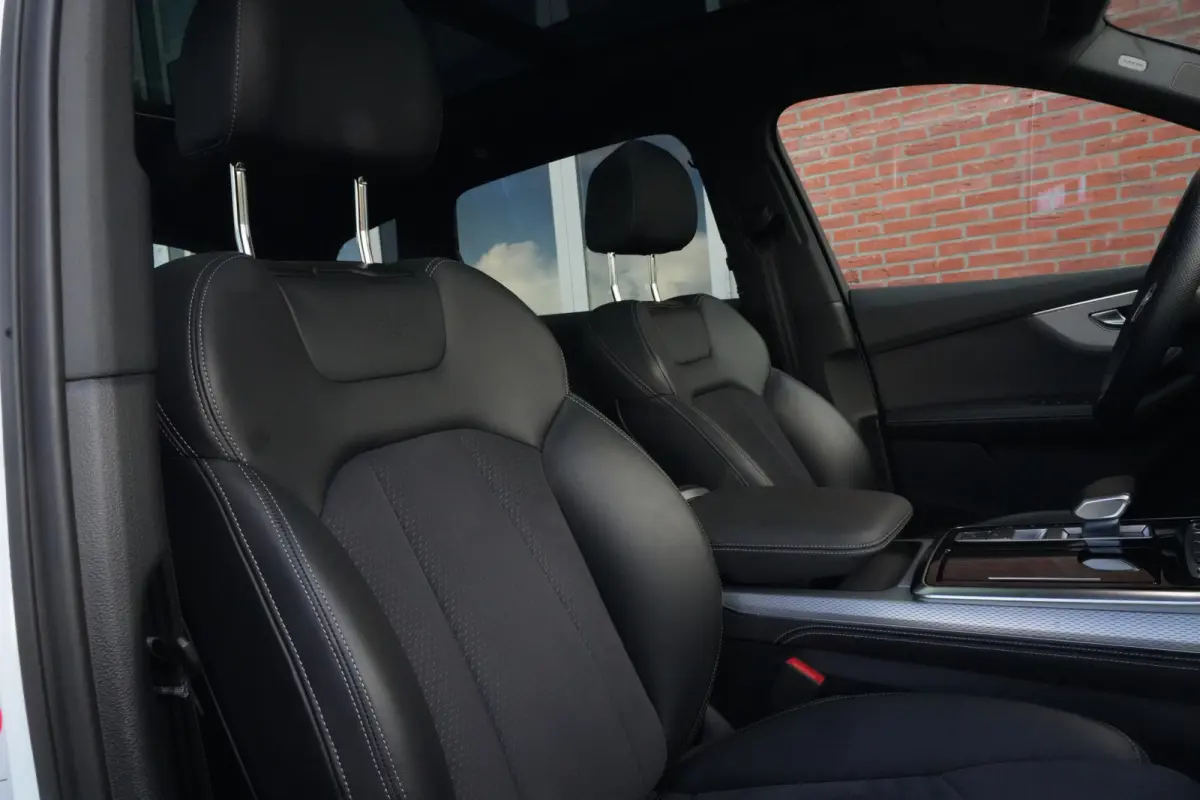 55 TFSI e Quattro Pro Line S | Facelift | 394pk | Pano | Trekhaak | HUD | 360° | Een bijzonder complete en luxe uitgevoerde Audi Q7 55 TFSI e quattro Pro Line S, uitgevoerd in wit metallic 