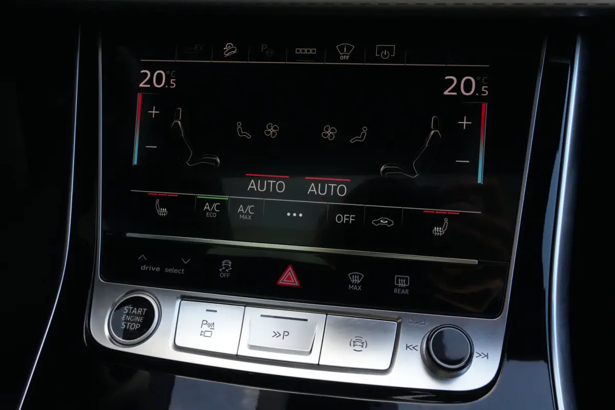 55 TFSI e Quattro Pro Line S | Facelift | 394pk | Pano | Trekhaak | HUD | 360° | Een bijzonder complete en luxe uitgevoerde Audi Q7 55 TFSI e quattro Pro Line S, uitgevoerd in wit metallic 