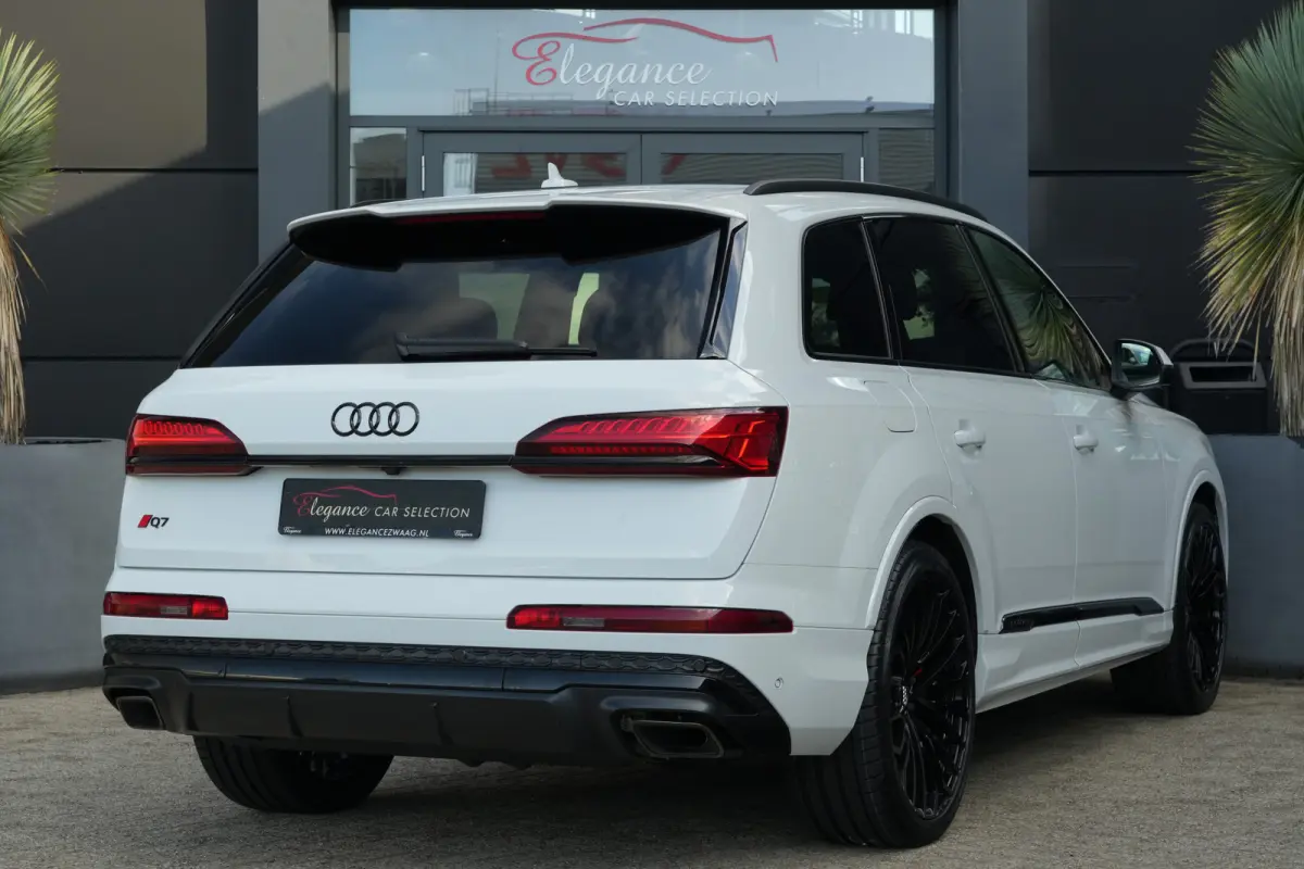 55 TFSI e Quattro Pro Line S | Facelift | 394pk | Pano | Trekhaak | HUD | 360° | Een bijzonder complete en luxe uitgevoerde Audi Q7 55 TFSI e quattro Pro Line S, uitgevoerd in wit metallic 