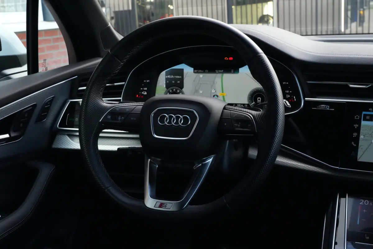 55 TFSI e Quattro Pro Line S | Facelift | 394pk | Pano | Trekhaak | HUD | 360° | Een bijzonder complete en luxe uitgevoerde Audi Q7 55 TFSI e quattro Pro Line S, uitgevoerd in wit metallic 