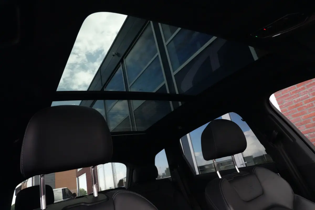 55 TFSI e Quattro Pro Line S | Facelift | 394pk | Pano | Trekhaak | HUD | 360° | Een bijzonder complete en luxe uitgevoerde Audi Q7 55 TFSI e quattro Pro Line S, uitgevoerd in wit metallic 