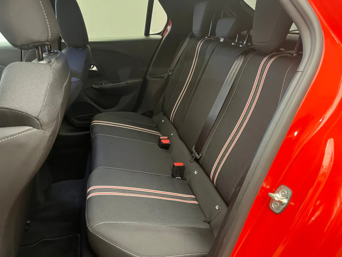 Electric Long Range Yes 51 kWh Stoel+Stuurverwarming | Warmtepomp | Carplay/Android Auto | Cruise | Climate | Achteruitrijcamera | Bandenspanningscontrolesysteem | Binnenspiegel automatisch 