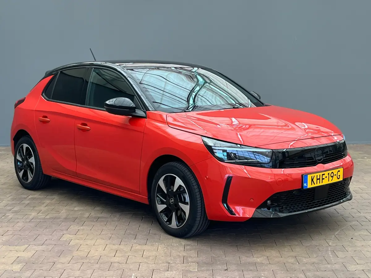 Electric Long Range Yes 51 kWh Stoel+Stuurverwarming | Warmtepomp | Carplay/Android Auto | Cruise | Climate | Achteruitrijcamera | Bandenspanningscontrolesysteem | Binnenspiegel automatisch 