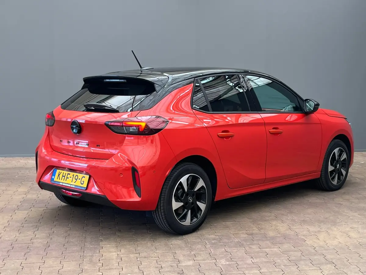 Electric Long Range Yes 51 kWh Stoel+Stuurverwarming | Warmtepomp | Carplay/Android Auto | Cruise | Climate | Achteruitrijcamera | Bandenspanningscontrolesysteem | Binnenspiegel automatisch 