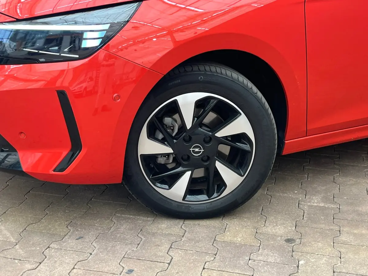 Electric Long Range Yes 51 kWh Stoel+Stuurverwarming | Warmtepomp | Carplay/Android Auto | Cruise | Climate | Achteruitrijcamera | Bandenspanningscontrolesysteem | Binnenspiegel automatisch 