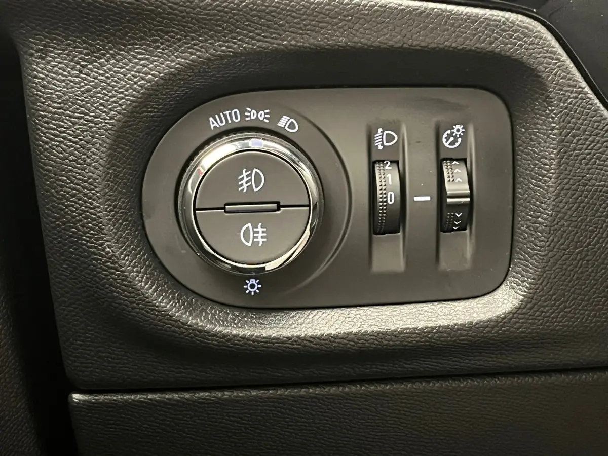 Electric Long Range Yes 51 kWh Stoel+Stuurverwarming | Warmtepomp | Carplay/Android Auto | Cruise | Climate | Achteruitrijcamera | Bandenspanningscontrolesysteem | Binnenspiegel automatisch 