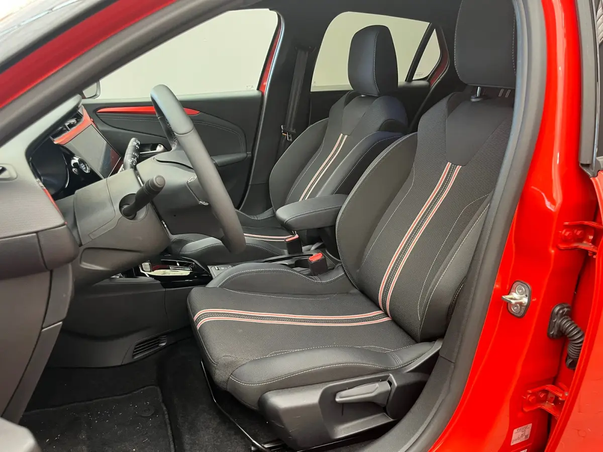 Electric Long Range Yes 51 kWh Stoel+Stuurverwarming | Warmtepomp | Carplay/Android Auto | Cruise | Climate | Achteruitrijcamera | Bandenspanningscontrolesysteem | Binnenspiegel automatisch 
