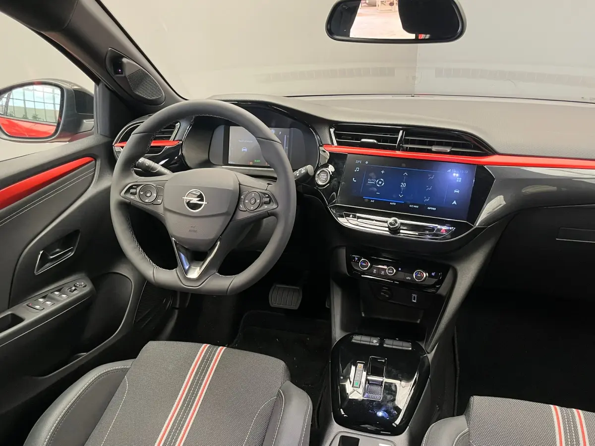 Electric Long Range Yes 51 kWh Stoel+Stuurverwarming | Warmtepomp | Carplay/Android Auto | Cruise | Climate | Achteruitrijcamera | Bandenspanningscontrolesysteem | Binnenspiegel automatisch 