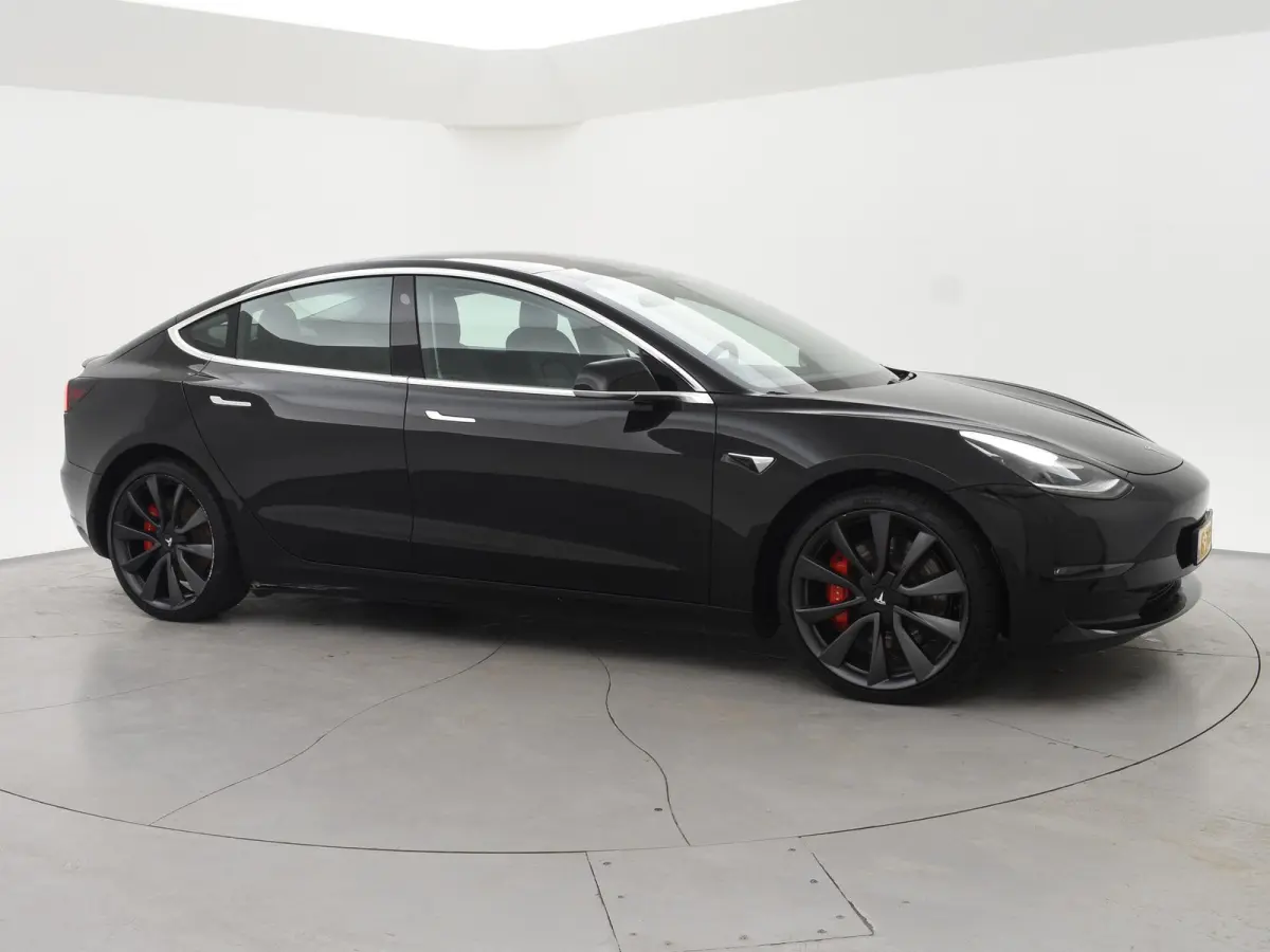 PERFORMANCE 462 PK AWD 75 KWH ORIG. NL + 20 INCH | AUTOPILOT | PANORAMA | LEDER