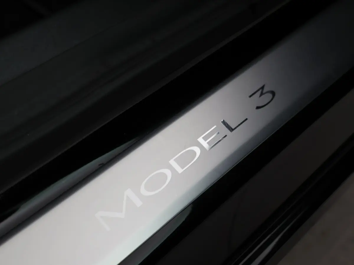 PERFORMANCE 462 PK AWD 75 KWH ORIG. NL + 20 INCH | AUTOPILOT | PANORAMA | LEDER