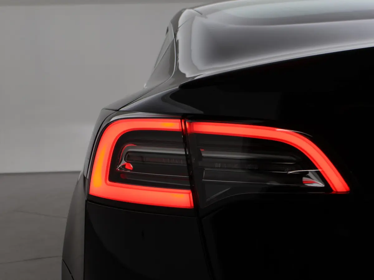 PERFORMANCE 462 PK AWD 75 KWH ORIG. NL + 20 INCH | AUTOPILOT | PANORAMA | LEDER