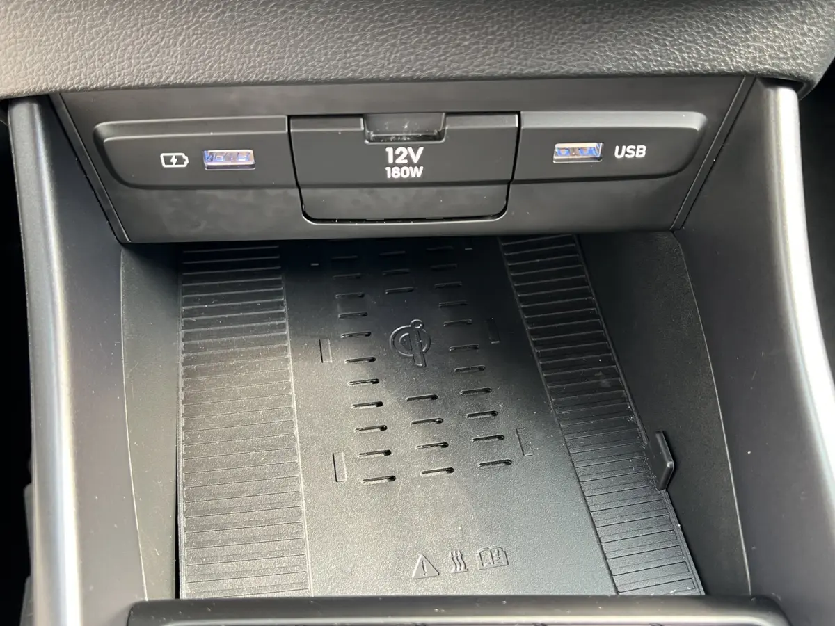 1.0 T-GDI 100pk Premium | Camera | Carplay | Premium audio | Dodehoek detectie | Cruise controle | Draadloos laden | Climate controle | Full LED | Keyless entry | Stoelverwarming | Stuurverw