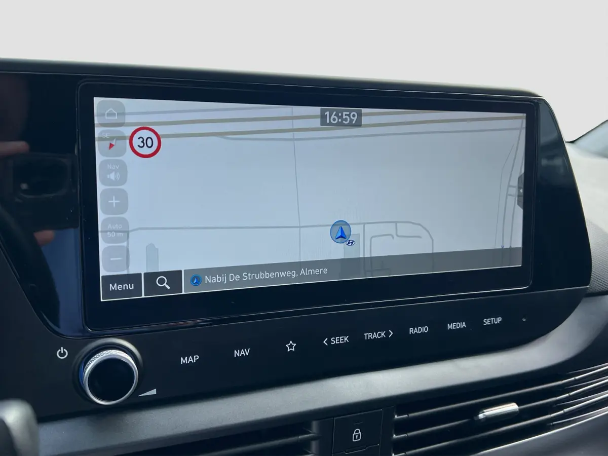 1.0 T-GDI 100pk Premium | Camera | Carplay | Premium audio | Dodehoek detectie | Cruise controle | Draadloos laden | Climate controle | Full LED | Keyless entry | Stoelverwarming | Stuurverw