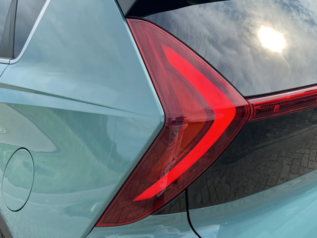 1.0 T-GDI 100pk Premium | Camera | Carplay | Premium audio | Dodehoek detectie | Cruise controle | Draadloos laden | Climate controle | Full LED | Keyless entry | Stoelverwarming | Stuurverw