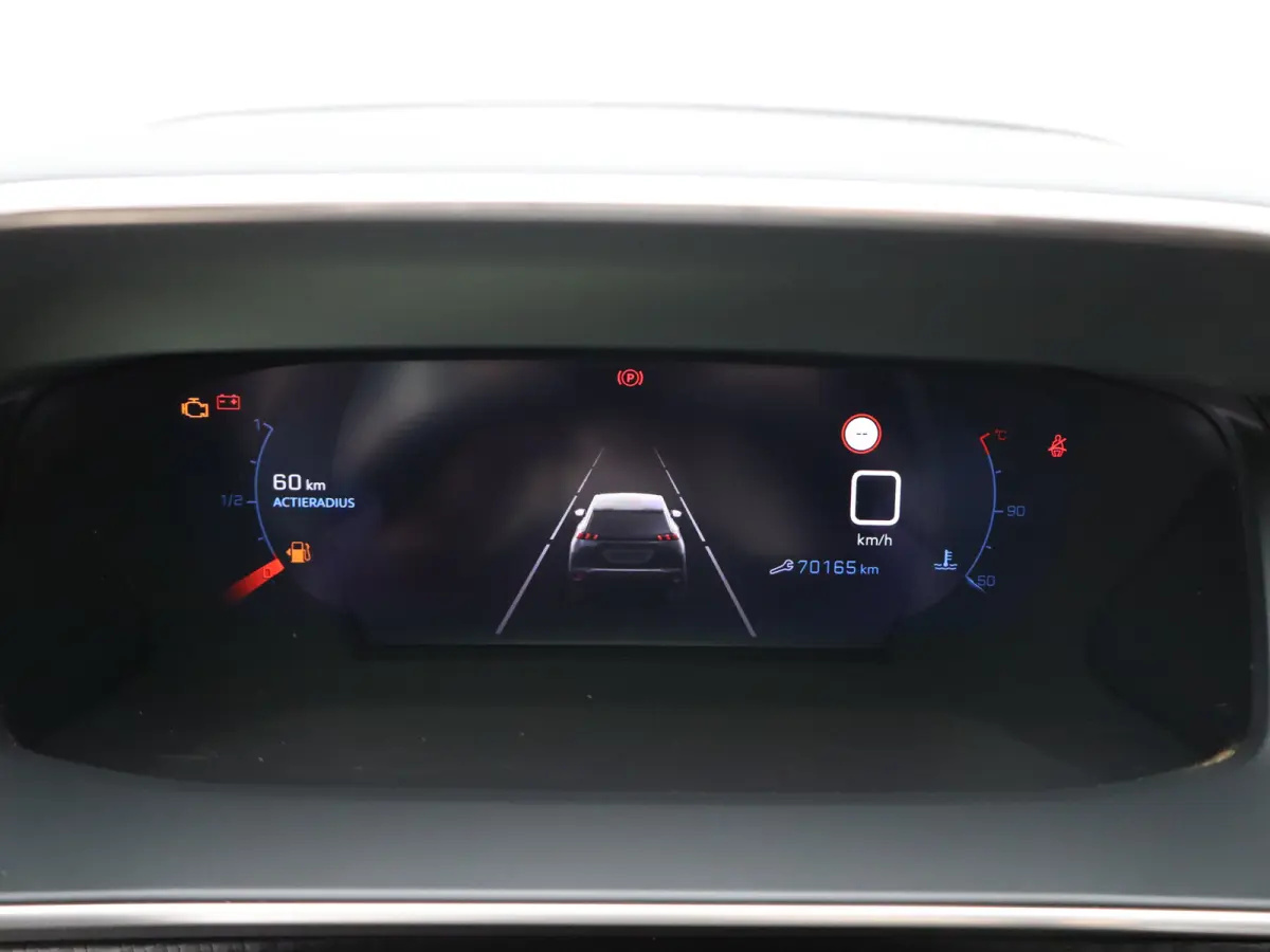 1.2 PureTech Allure Pack Trekhaak | Climate Control | Camera | Parkeersensoren | Apple Carplay/Android Auto | 17" Lichtmetalen Velgen | Navigatie