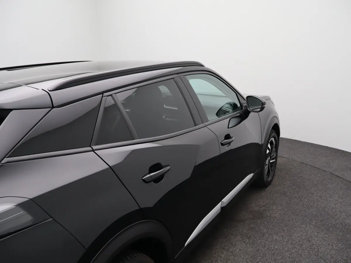 1.2 PureTech Allure Pack Trekhaak | Climate Control | Camera | Parkeersensoren | Apple Carplay/Android Auto | 17" Lichtmetalen Velgen | Navigatie
