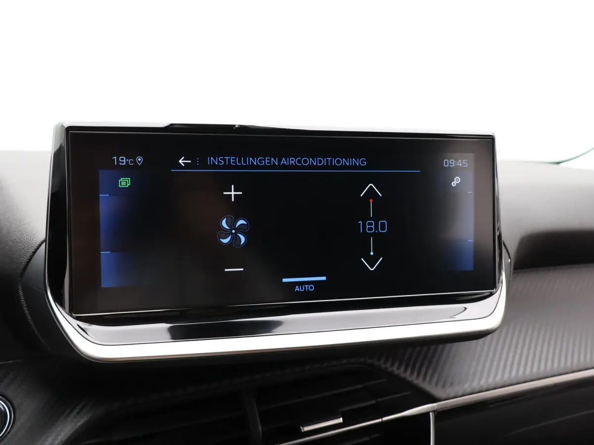 1.2 PureTech Allure Pack Trekhaak | Climate Control | Camera | Parkeersensoren | Apple Carplay/Android Auto | 17" Lichtmetalen Velgen | Navigatie