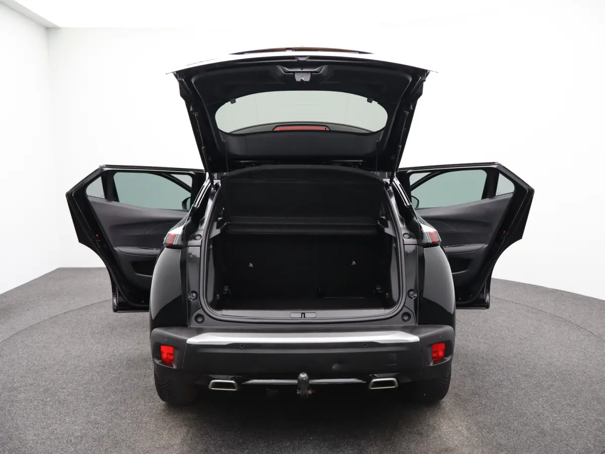 1.2 PureTech Allure Pack Trekhaak | Climate Control | Camera | Parkeersensoren | Apple Carplay/Android Auto | 17" Lichtmetalen Velgen | Navigatie