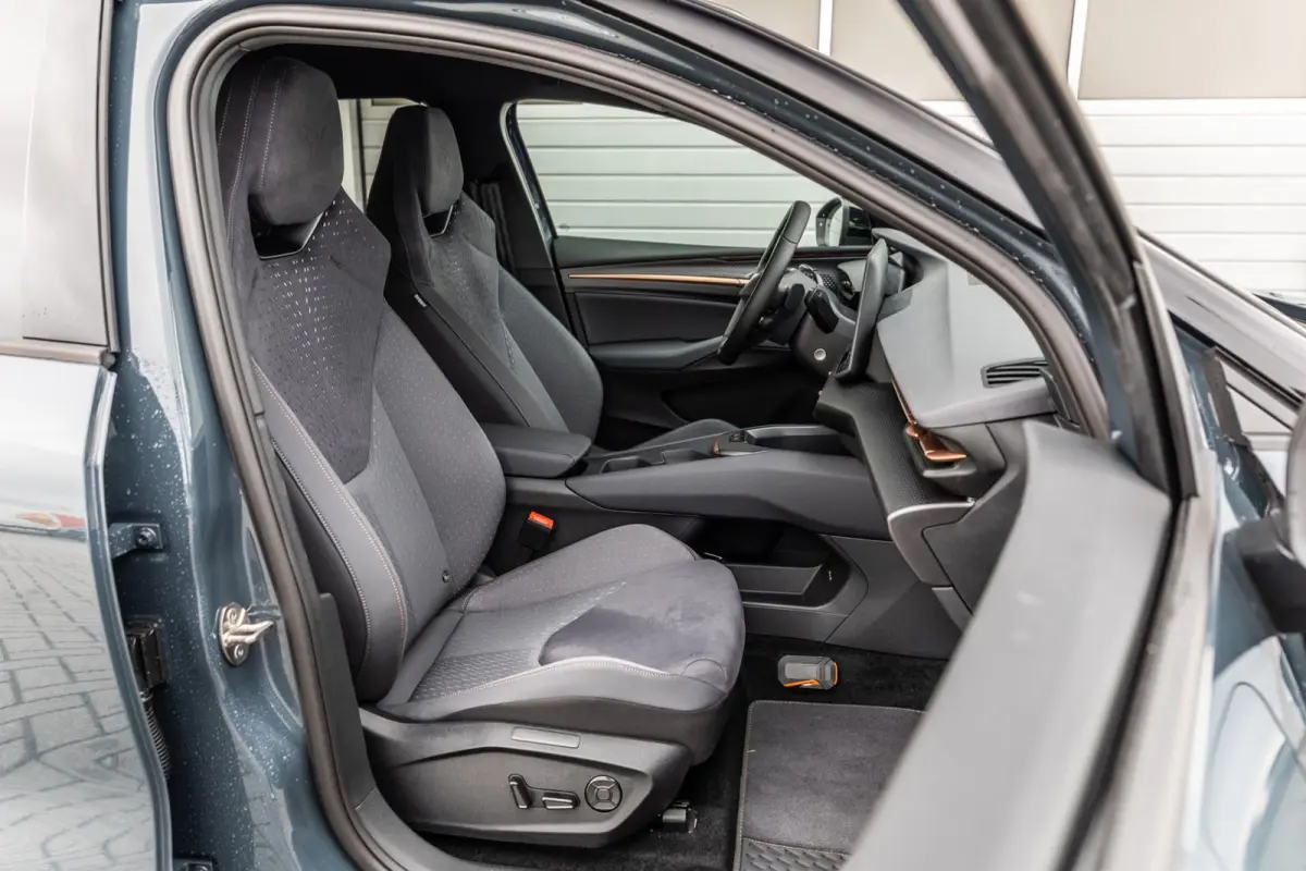 211pk Performance First Edition 56 kWh | Sennheiser | Autonome Parkeerfunctie | Sportstoelen
