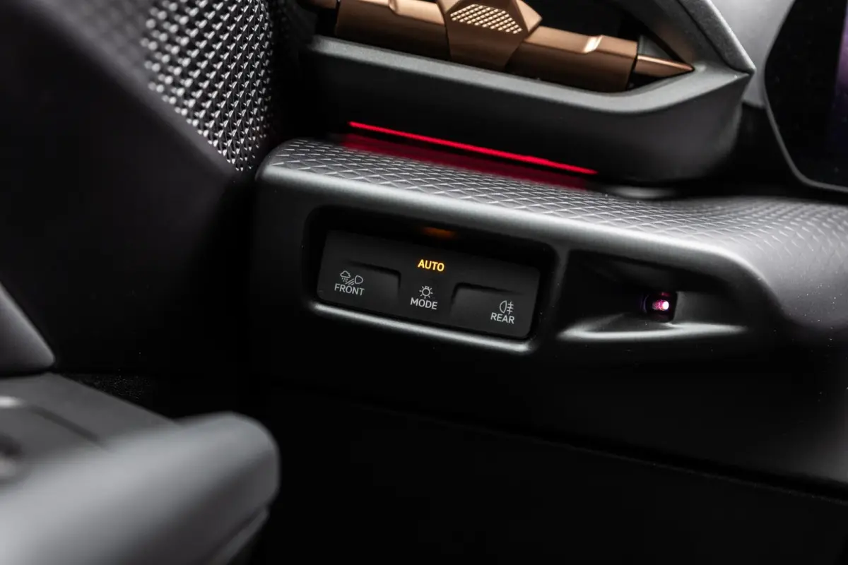 211pk Performance First Edition 56 kWh | Sennheiser | Autonome Parkeerfunctie | Sportstoelen