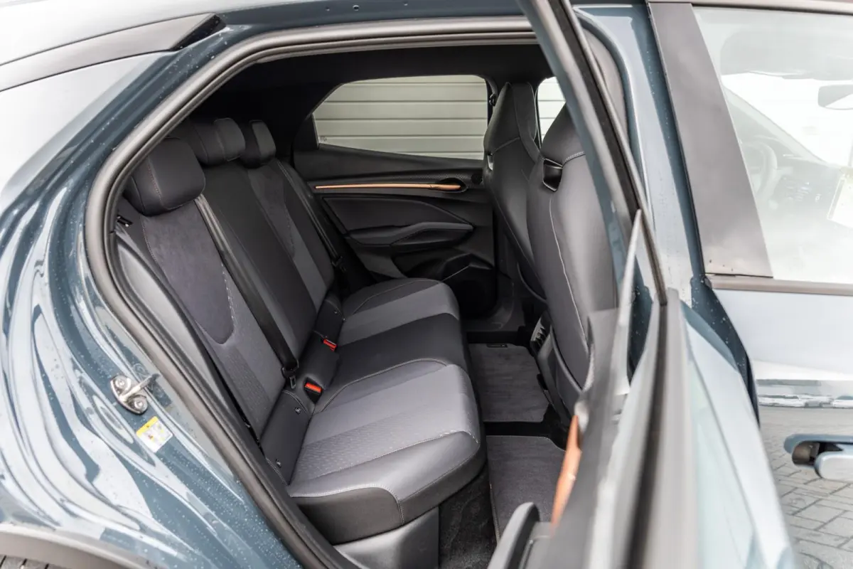 211pk Performance First Edition 56 kWh | Sennheiser | Autonome Parkeerfunctie | Sportstoelen