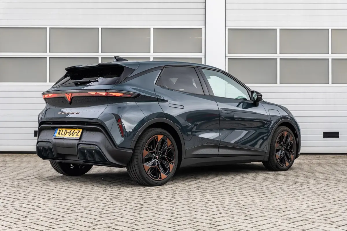 211pk Performance First Edition 56 kWh | Sennheiser | Autonome Parkeerfunctie | Sportstoelen