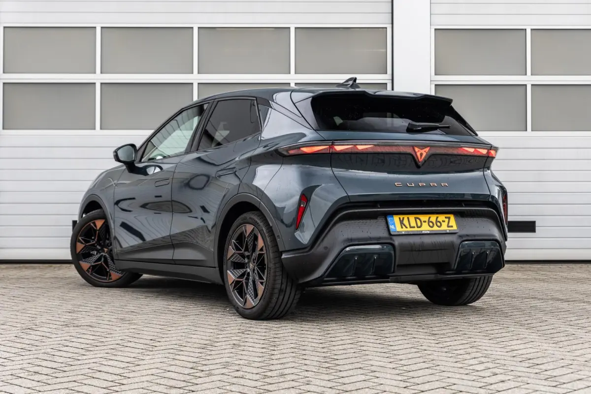 211pk Performance First Edition 56 kWh | Sennheiser | Autonome Parkeerfunctie | Sportstoelen