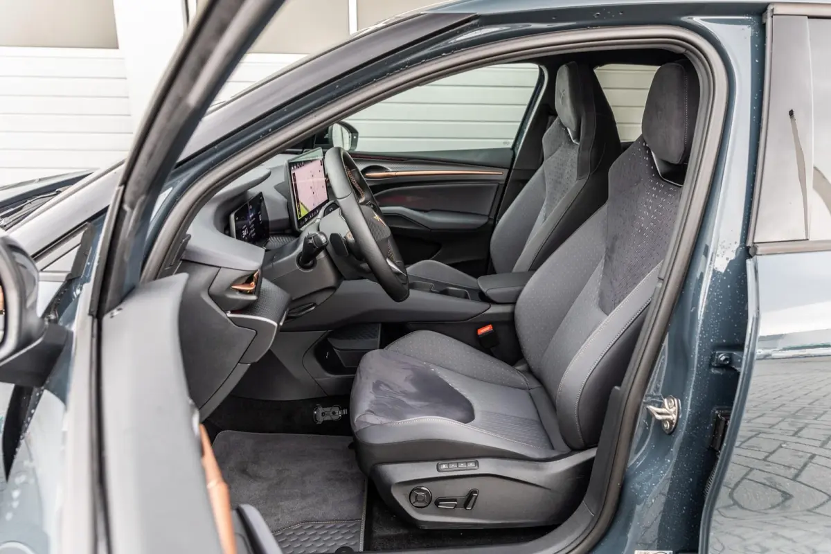 211pk Performance First Edition 56 kWh | Sennheiser | Autonome Parkeerfunctie | Sportstoelen