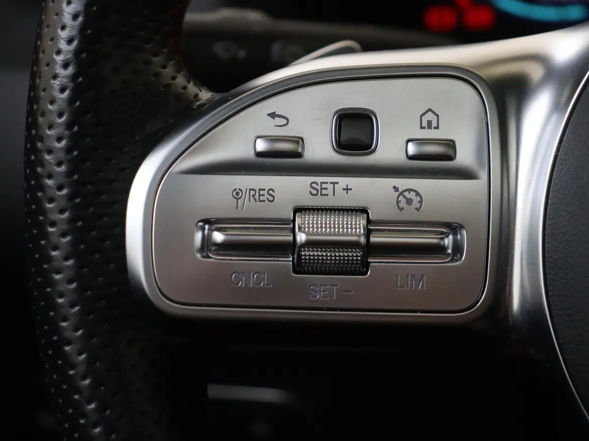 250 AMG Line 67 kWh / Panoramadak/ 19 inch/ Night/ Sfeerverlichting/
