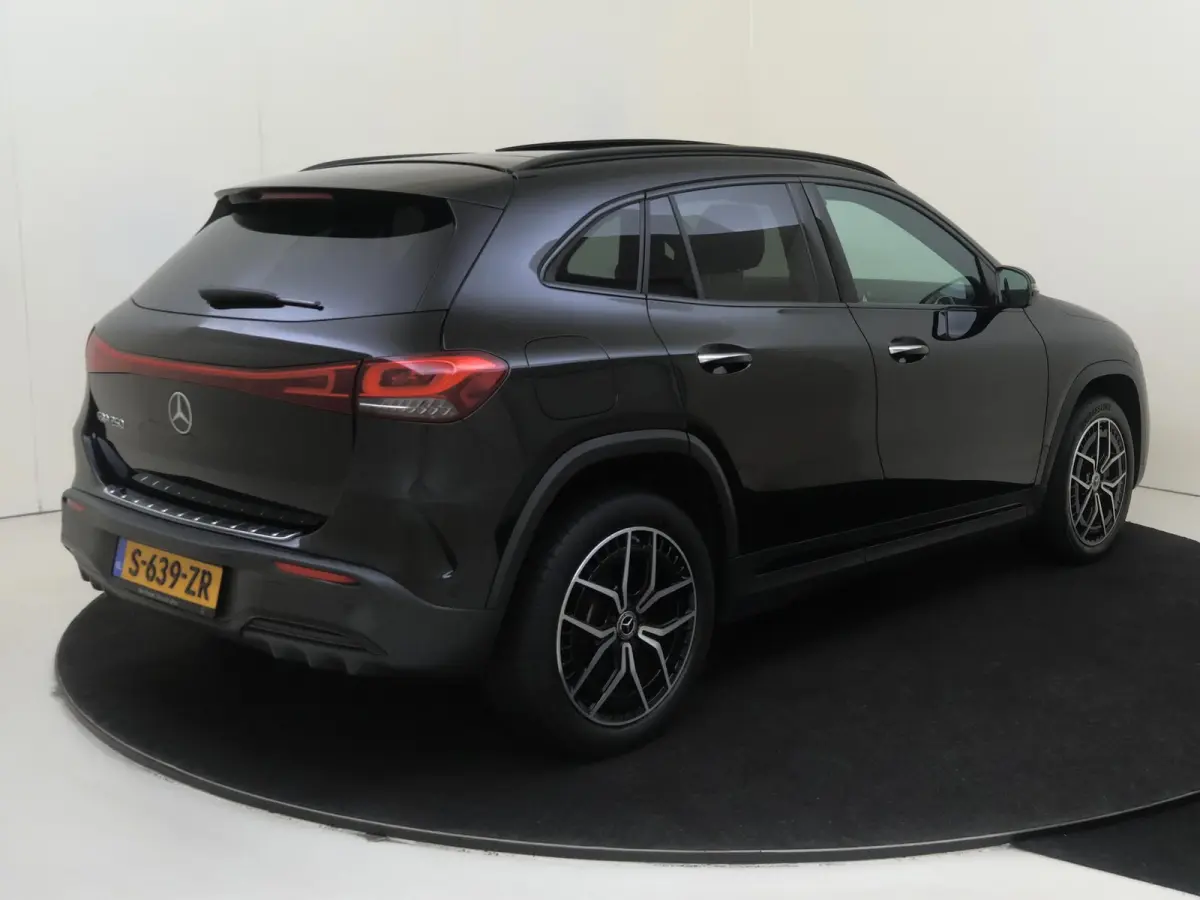 250 AMG Line 67 kWh / Panoramadak/ 19 inch/ Night/ Sfeerverlichting/