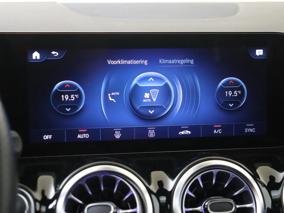 250 AMG Line 67 kWh / Panoramadak/ 19 inch/ Night/ Sfeerverlichting/