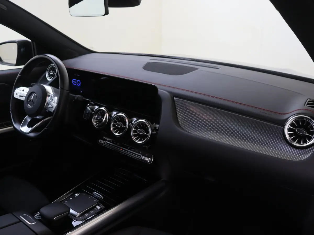 250 AMG Line 67 kWh / Panoramadak/ 19 inch/ Night/ Sfeerverlichting/