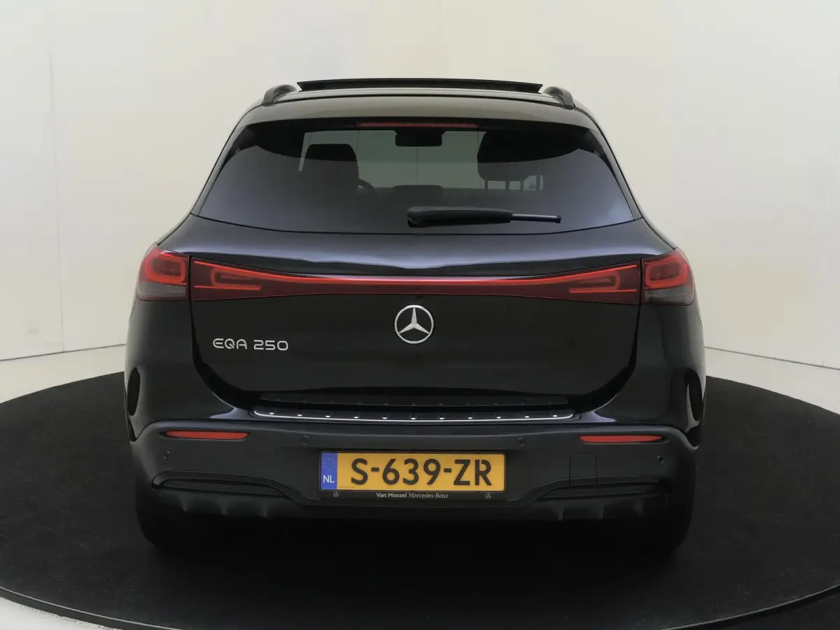 250 AMG Line 67 kWh / Panoramadak/ 19 inch/ Night/ Sfeerverlichting/