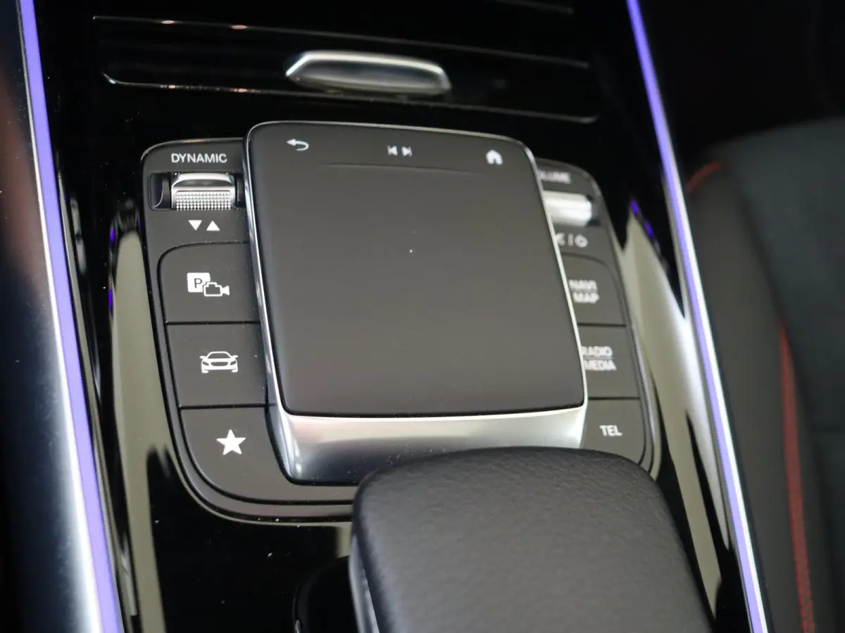 250 AMG Line 67 kWh / Panoramadak/ 19 inch/ Night/ Sfeerverlichting/