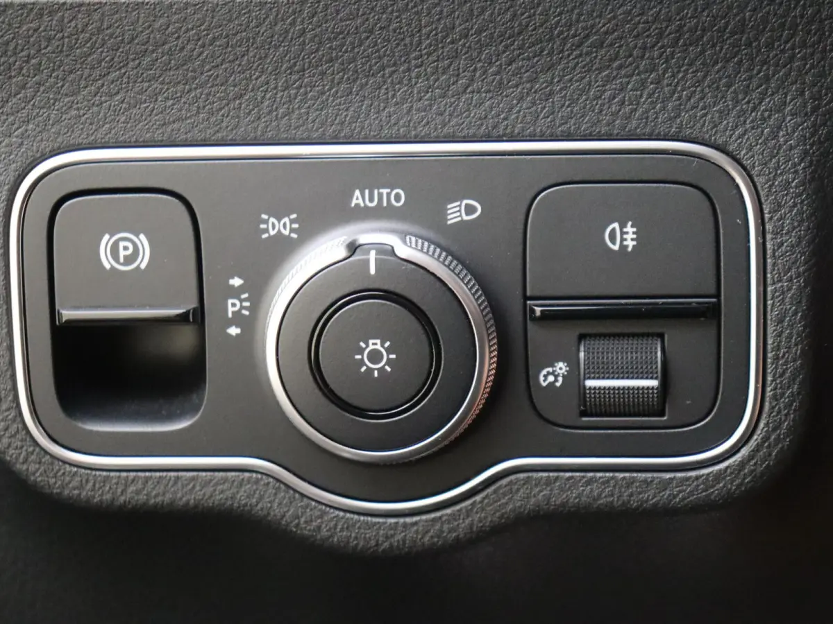 250 AMG Line 67 kWh / Panoramadak/ 19 inch/ Night/ Sfeerverlichting/