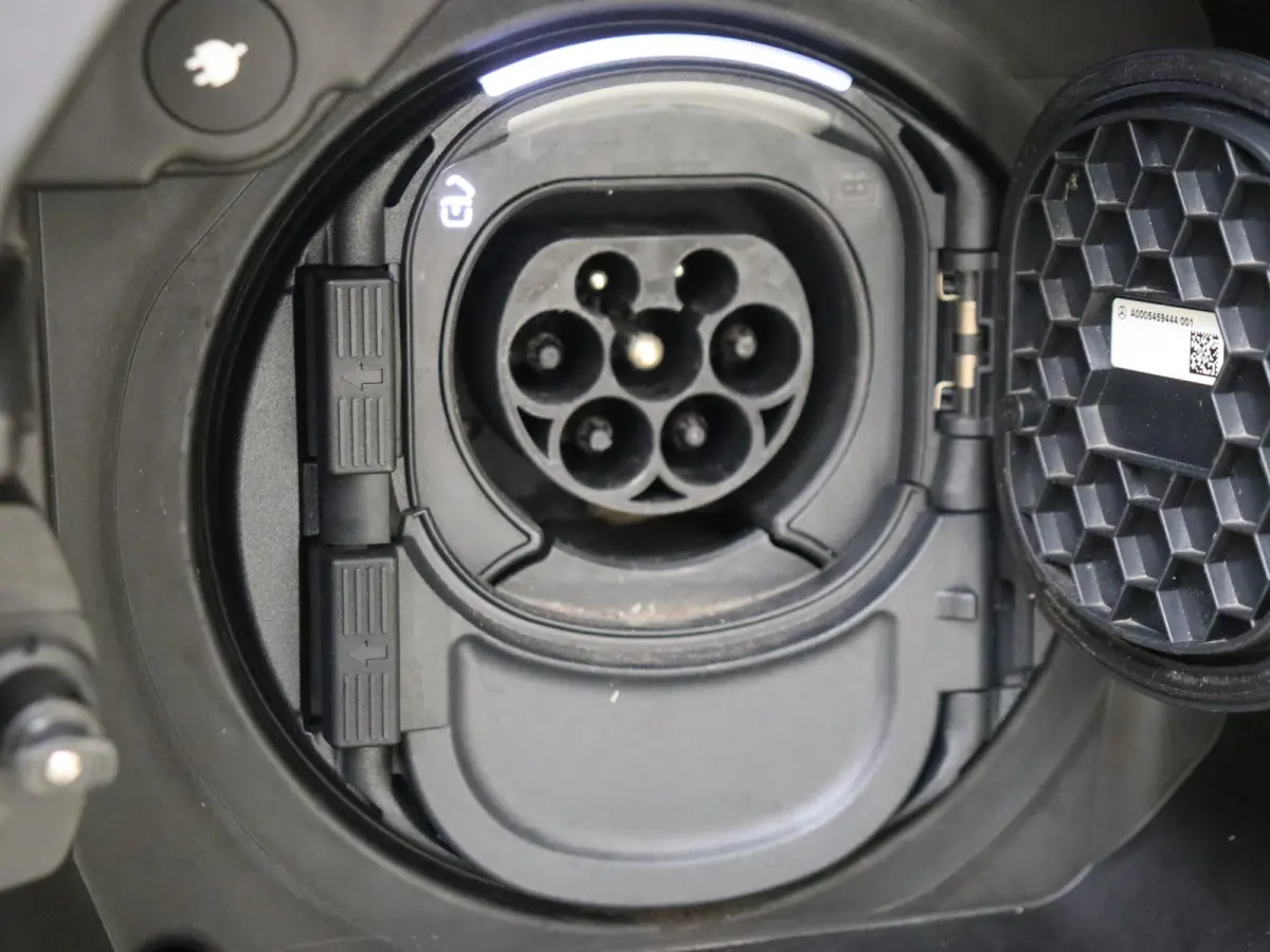 250 AMG Line 67 kWh / Panoramadak/ 19 inch/ Night/ Sfeerverlichting/