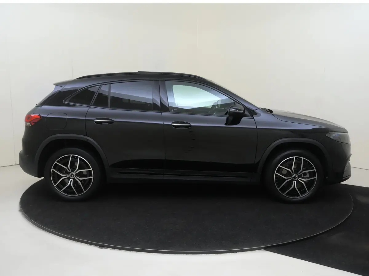 250 AMG Line 67 kWh / Panoramadak/ 19 inch/ Night/ Sfeerverlichting/